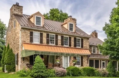 Kāda PVDF pārklājuma tehnoloģija padara labāko stāvošo šuvju metāla jumta izz...